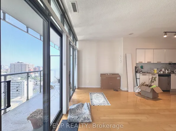 33 Charles St E, Toronto, ON