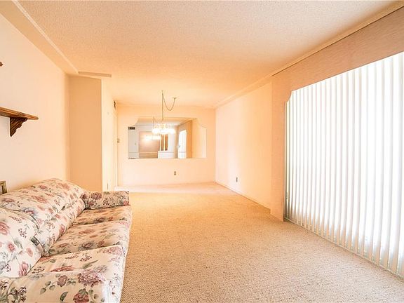 4th image of 10320 Montwood Dr