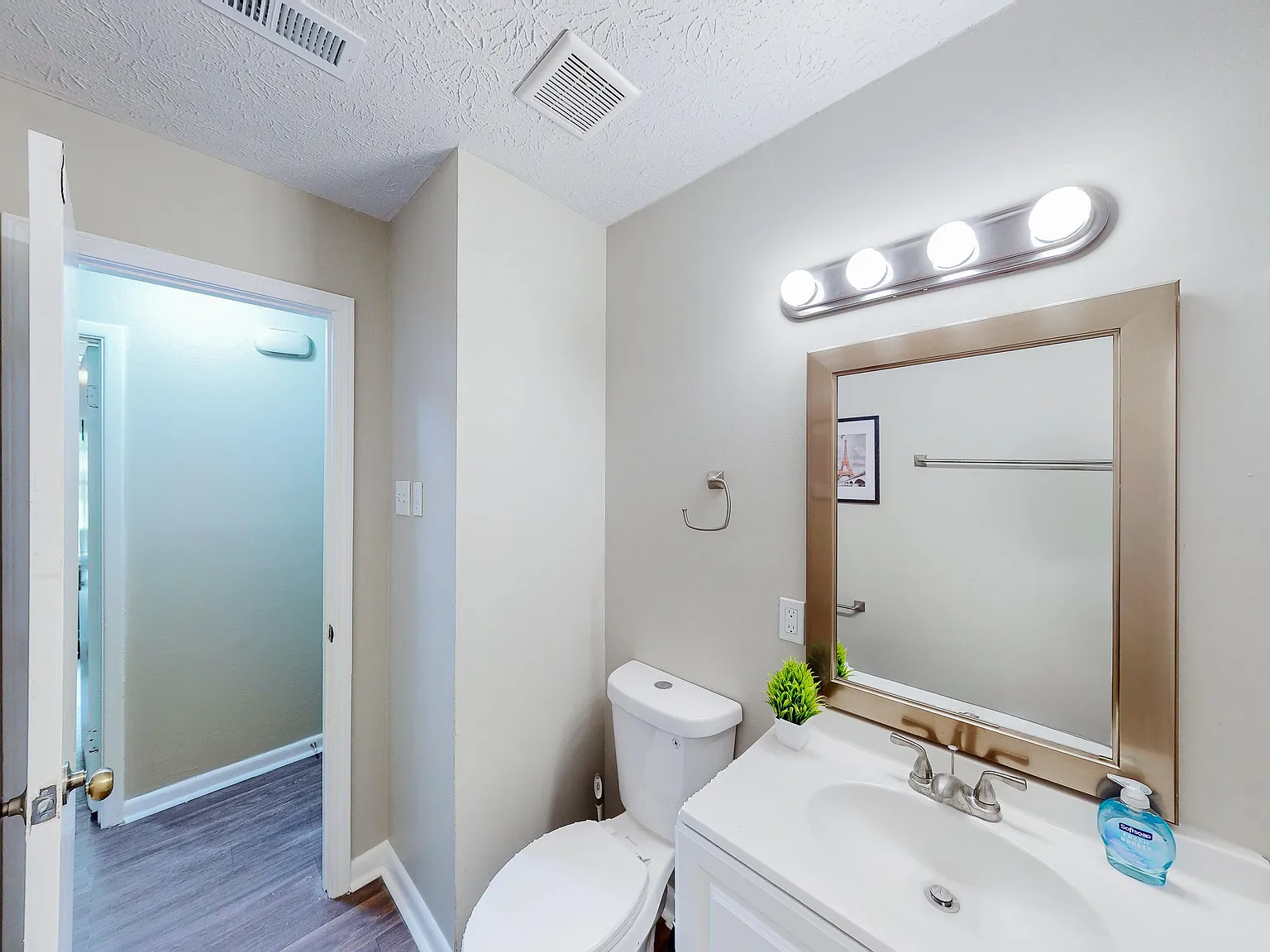 4 bed, 3.0 bath, 1618 sqft, $633 — Photo 3
