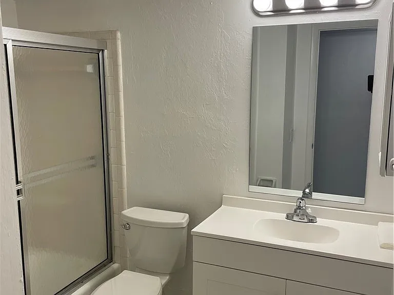 4906 Victoria Dr #313 — Photo 15