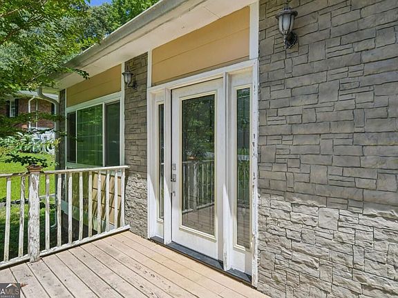 3rd image of 3167 Westmart Ln