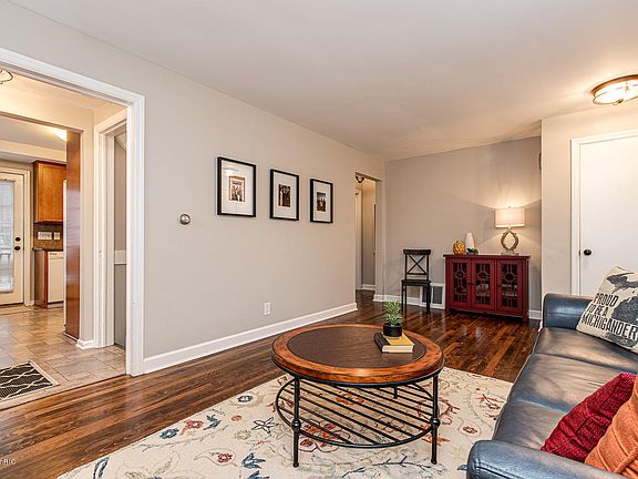 4th image of 2719 Richards Dr SE