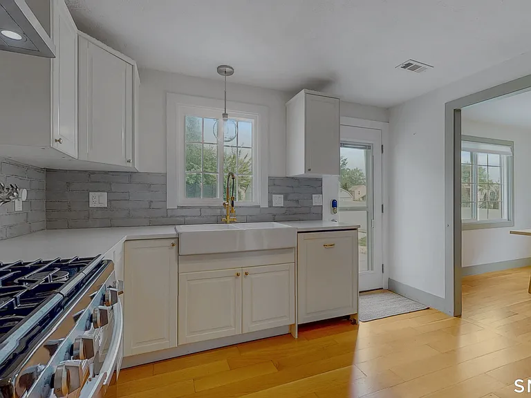 444 Highland St — Photo 2