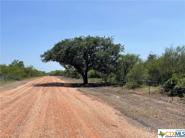 170 Robinhood Rd, Victoria, TX 77905