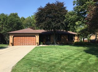 8178 Saint James Ct, Grosse Ile, MI 48138