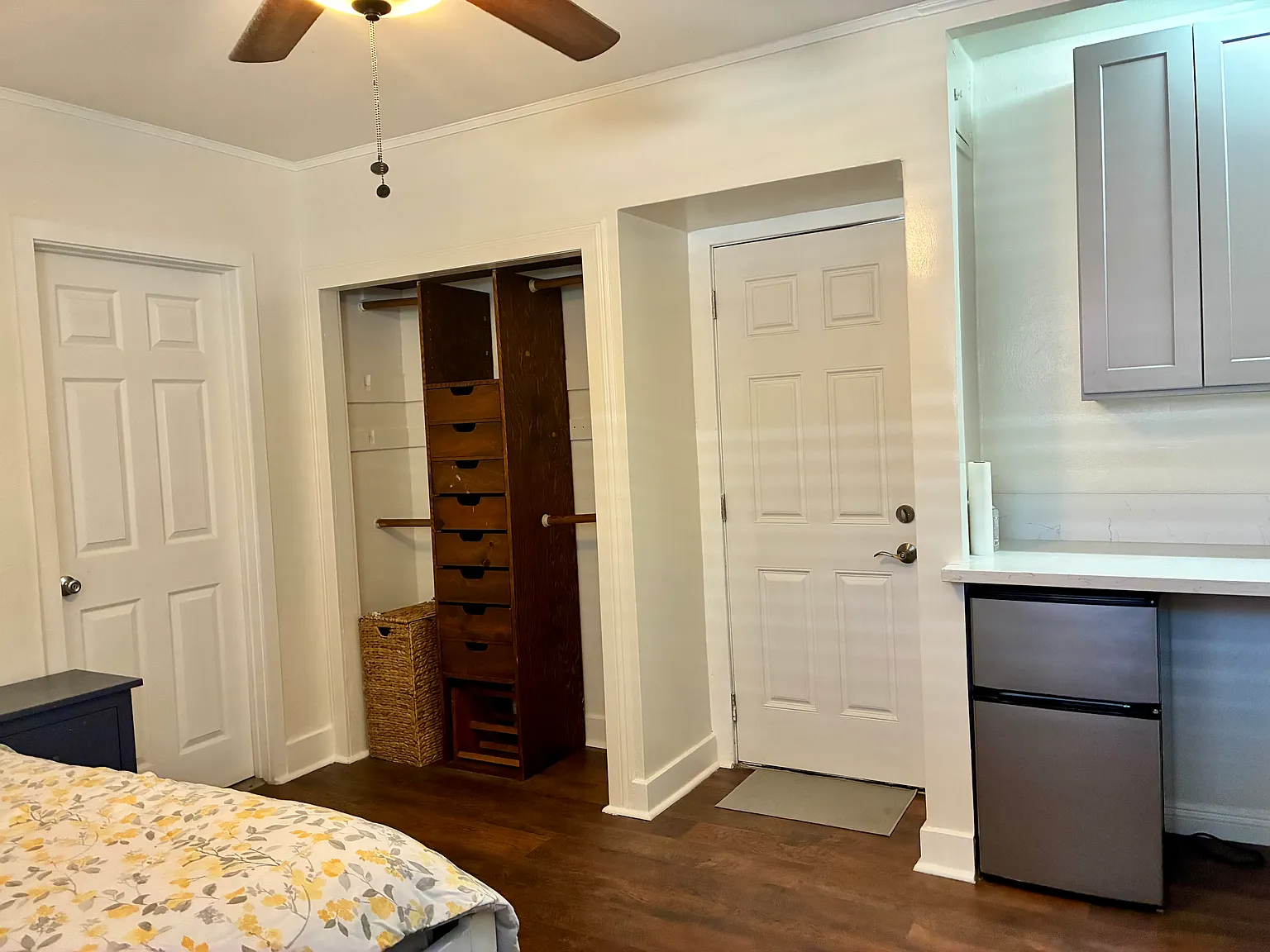 3 bed, 6198 sqft, $1,200 — Photo 2