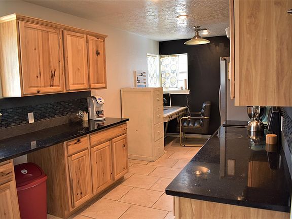 5th image of 1523 S Avenue E Place