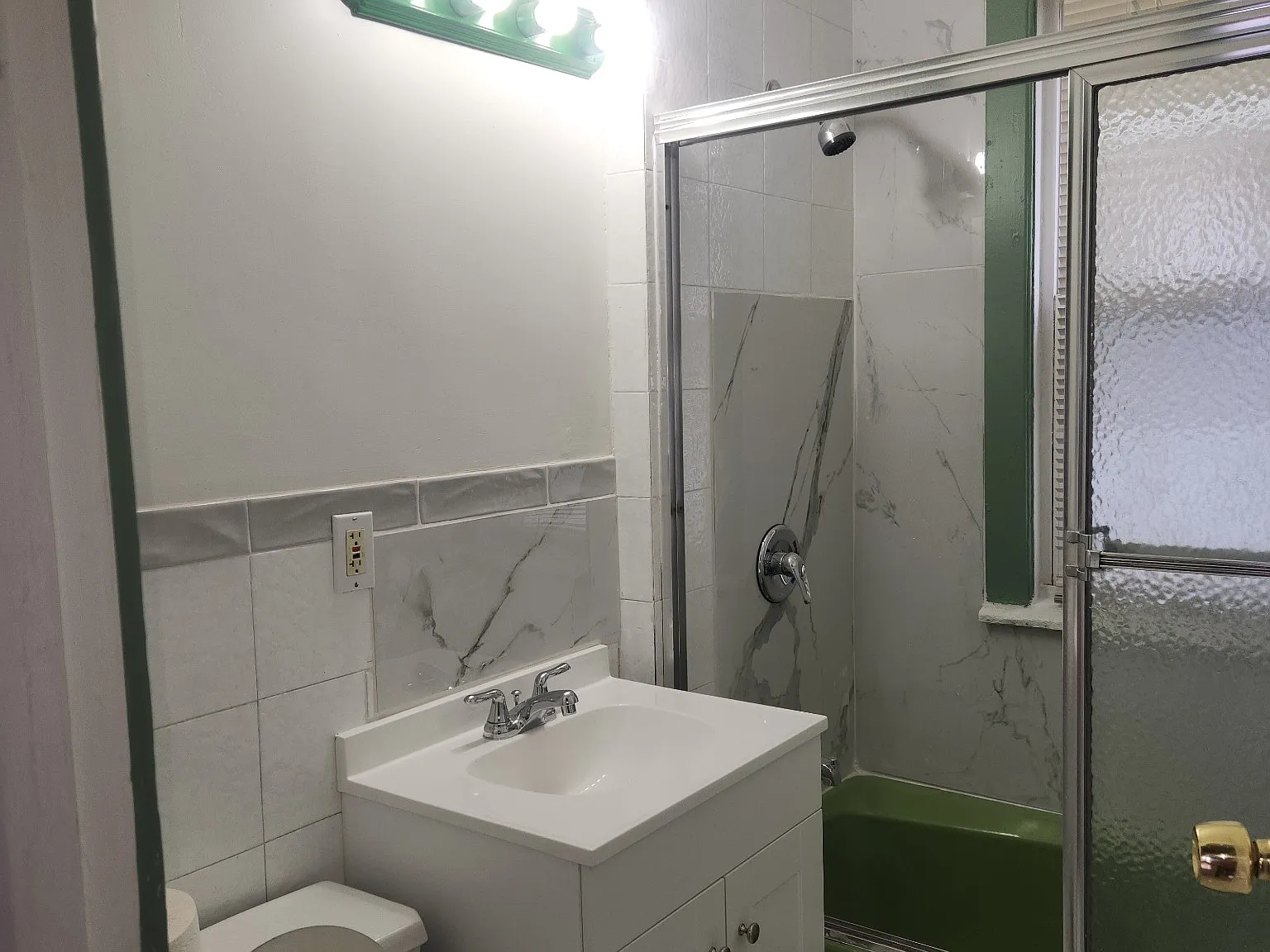 3 bed, 1100 sqft, $1,900 — Photo 4