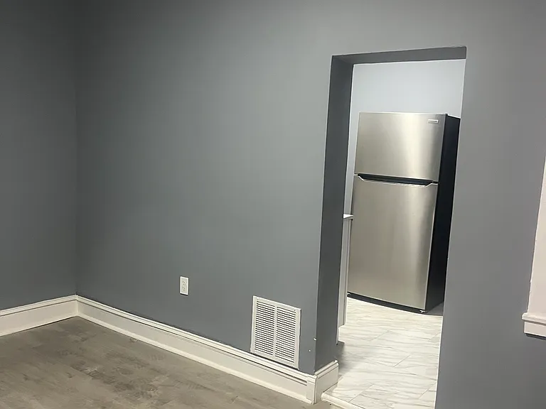 2734 W Albert St — Photo 9