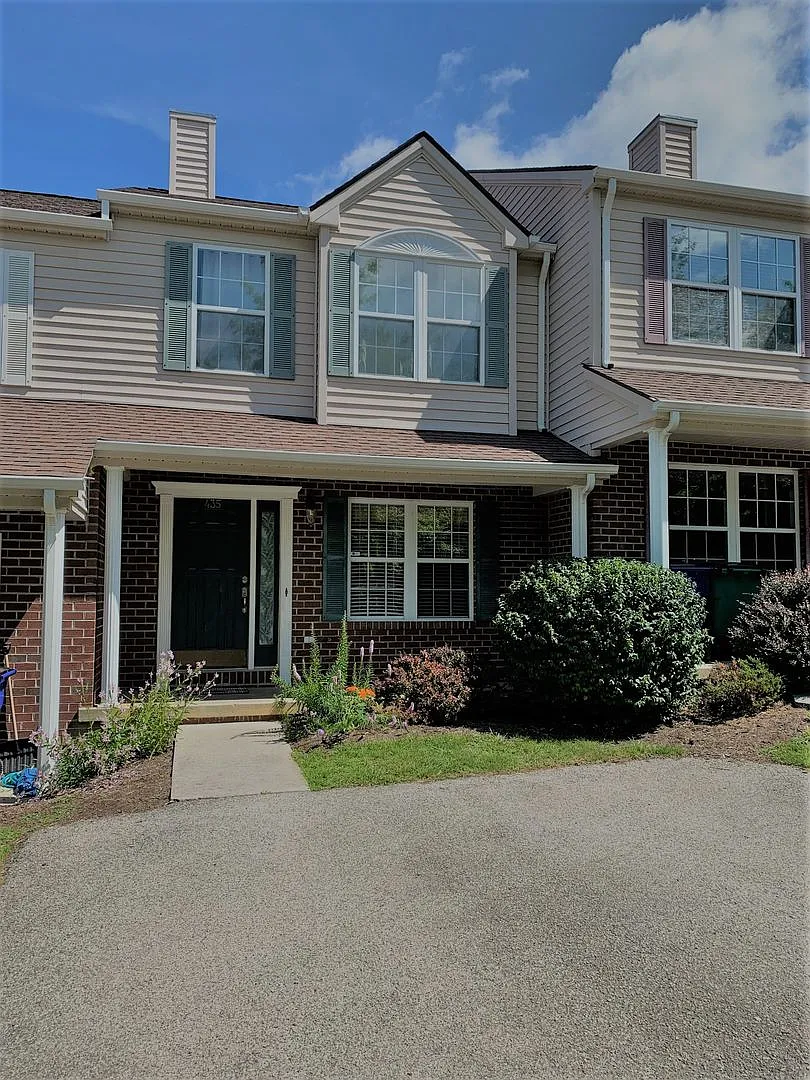 2 Bedroom 2.5 Bath Townhouse — Photo 1