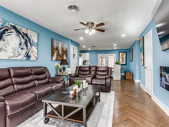4th image of 3112 Sidney Dr