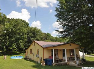 204 4th St, Falkville, AL 35622