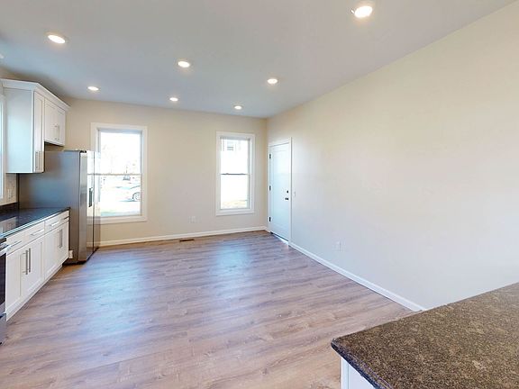 5th image of 365 Winthrop Ave #1