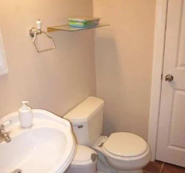 868 Wescott Sq — Photo 4