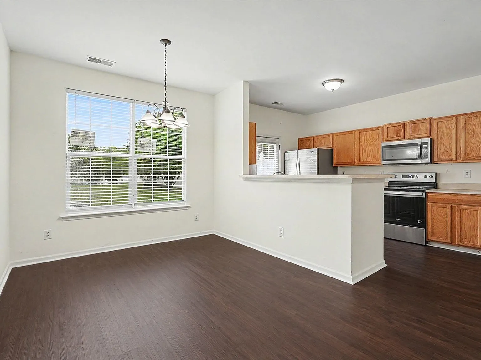 3 bed, 2.5 bath, 1541 sqft, $2,000 — Photo 4