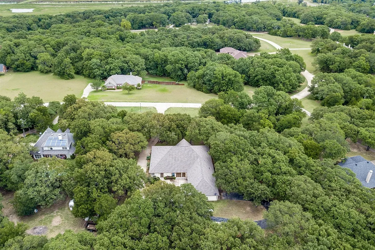 Building Photo - 218 River Oaks Dr