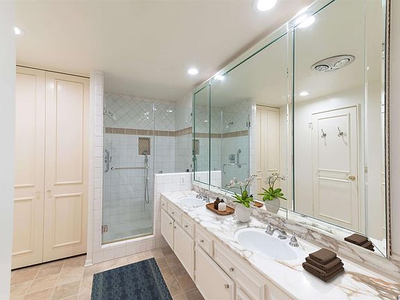 4th image of 480 S Orange Grove Blvd APT 19