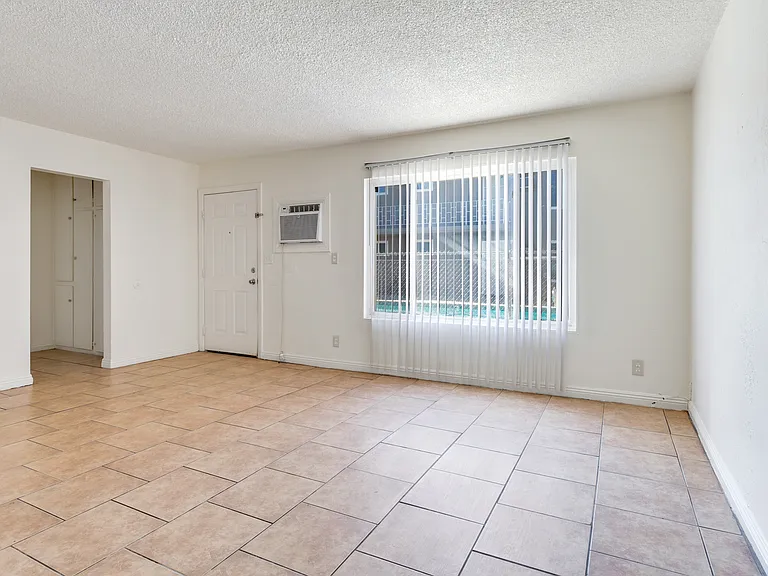 350 W 19th St #6 — Photo 10