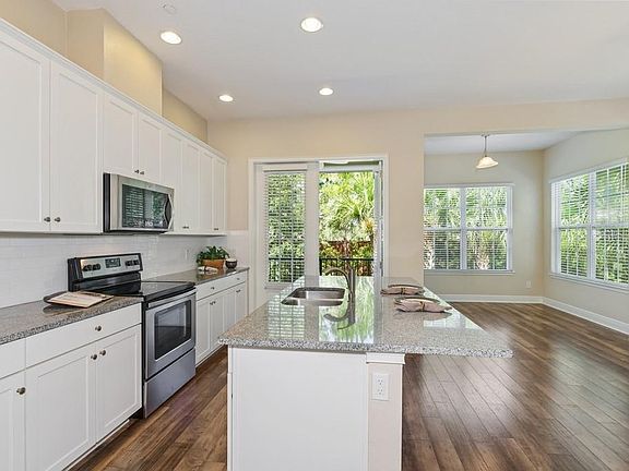 5th image of 1020 Parma Cir