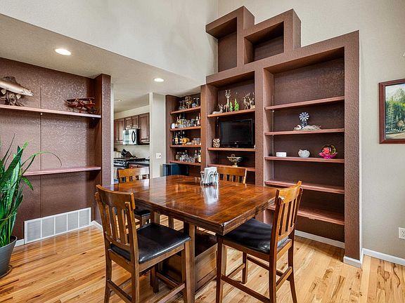 3rd image of 11565 Saddleback Ct