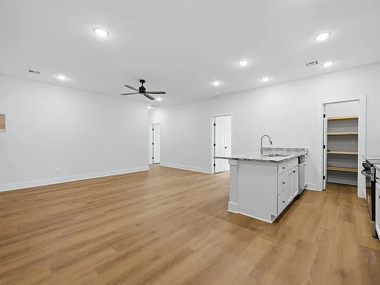 119 N Mendocino Ct — Photo 7