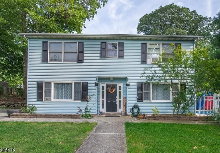 24 Chatham Rd — Photo 1