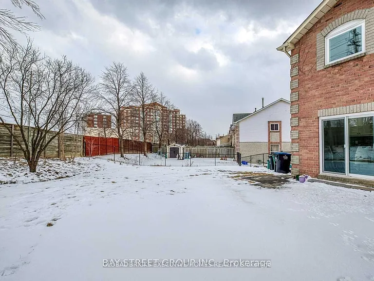 5045 Rundle Ct #UPPER — Photo 24