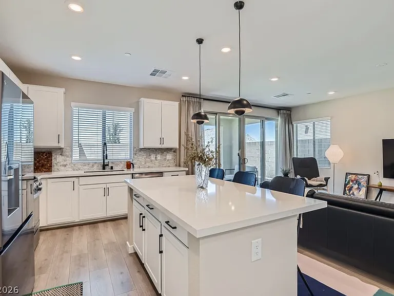 11604 Desert Hollow Ave — Photo 12