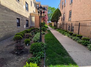 2211 W Touhy Ave APT C4, Chicago, IL 60645