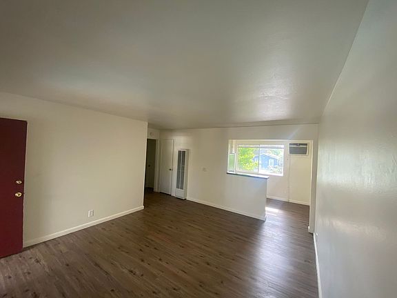 3rd image of 500 Sunrise Ave #17