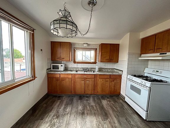 4th image of 172 Saint Felix Ave