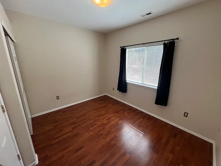 3040 Mandalay Grv #6 — Photo 16