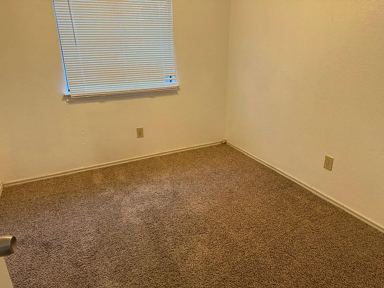 500 Island Ct — Photo 16