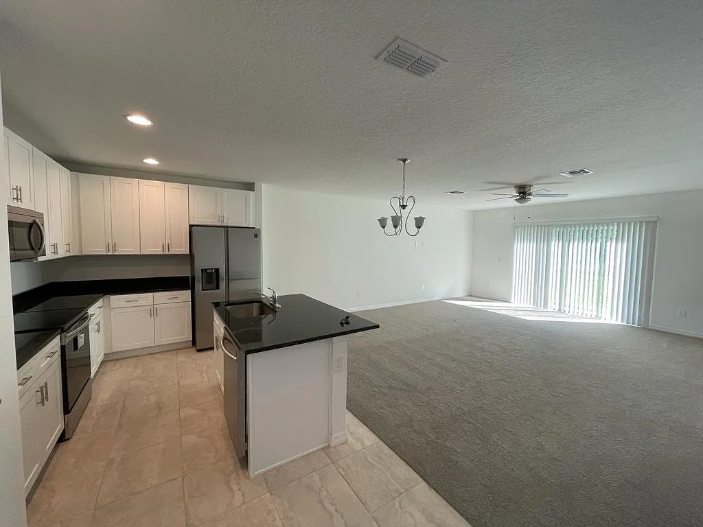 2608 Old Kent Cir — Photo 4