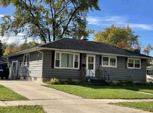 1548 Roanoke Ave, Aurora, IL 60506