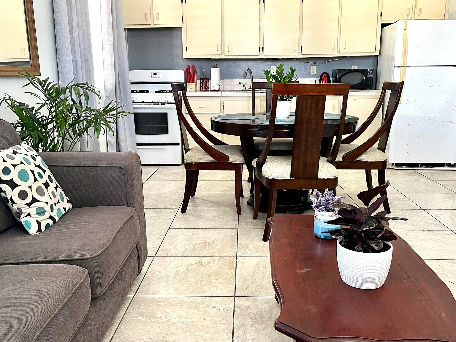 2 bed, 800 sqft, $1,750 — Photo 2