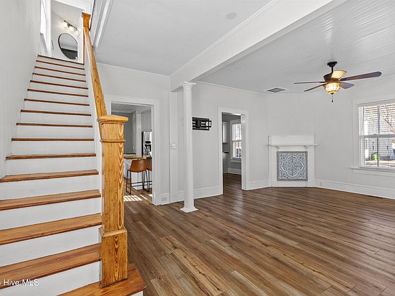 4th image of 1221 N Craven Street