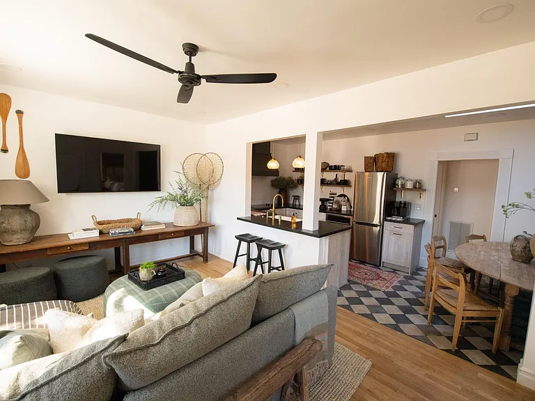 333 W Cota St #B — Photo 2