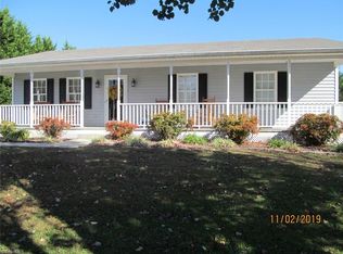 108 Springview Ln, Mount Airy, NC 27030