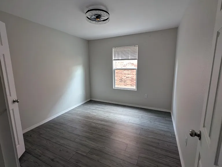 455 Manchester St — Photo 8
