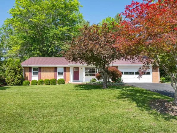 414 Stonegate Dr, Blacksburg, VA 24060