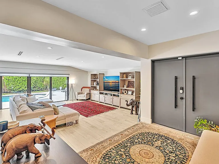 1740 Poinsettia Dr — Photo 46