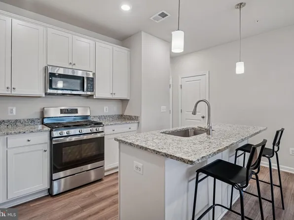 9707 Vang Dr, Lanham, MD 20706