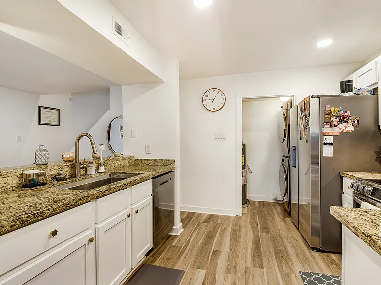 4777 Cedar Springs Rd #7P — Photo 12