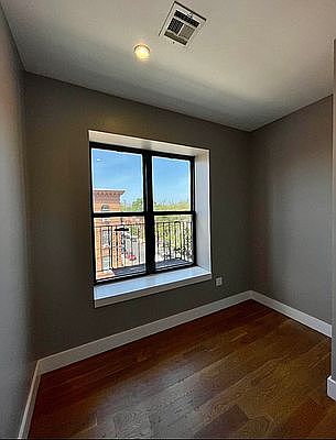 5th image of 866 Willoughby Ave #2A