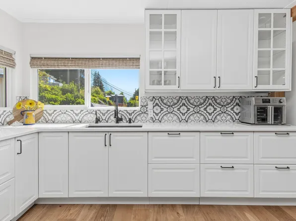 38139 Clarke Dr, Squamish, BC V8B 0X6