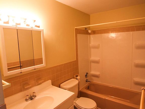 4th image of 33 Woodruff Ln APT 14