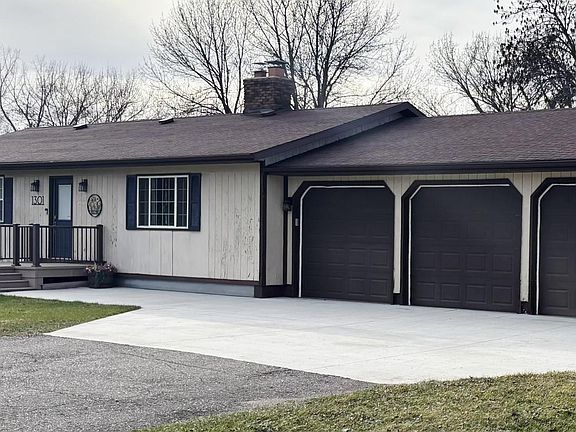 2nd image of 1301 Ridgeview Ter NE