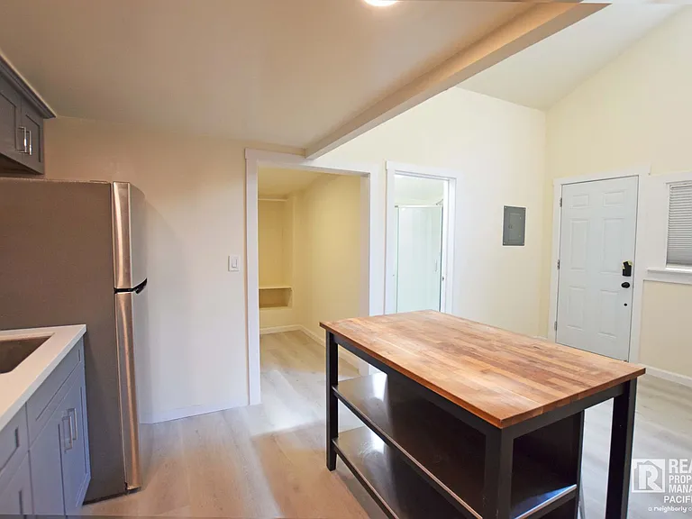 1710 Martin Luther King Jr Way — Photo 6