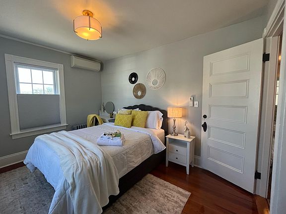 Full size bed